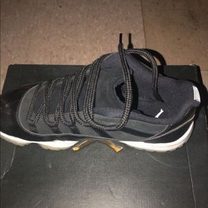 Jordan 11 lows barons